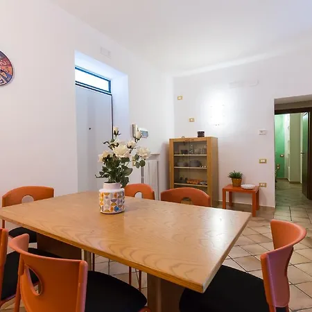 Crispi Promenade * 卡瓦德蒂雷尼