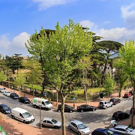 Crispi Promenade *